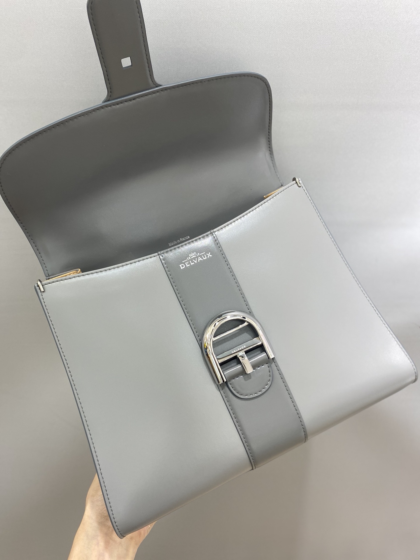 델보 브리앙 박스백 미듐